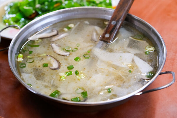 ▲▼龍眼木燻烤福伯黃金雞。（圖／部落客飛天璇提供）