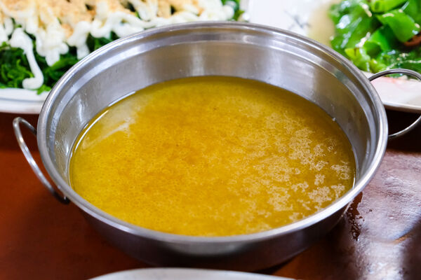 ▲▼龍眼木燻烤福伯黃金雞。（圖／部落客飛天璇提供）