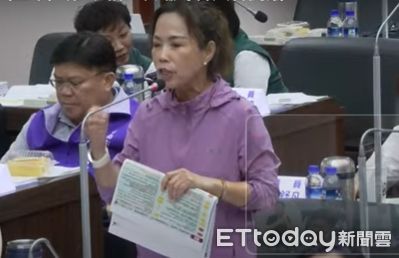 ▲國民黨台南市議會黨團議員6日於市議會召開記者會，呼籲市府緊急撥款6億元投入賑災專戶，協助災民修復家園，並合力捐出200萬元援助災民，呼籲社會各界發揮公私協力，幫助受災戶度過難關。（記者林東良翻攝，下同）