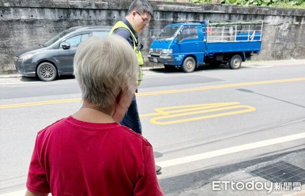 ▲瑞芳警暖心邀「回派出所煮飯」助返家。（圖／記者郭世賢翻攝）