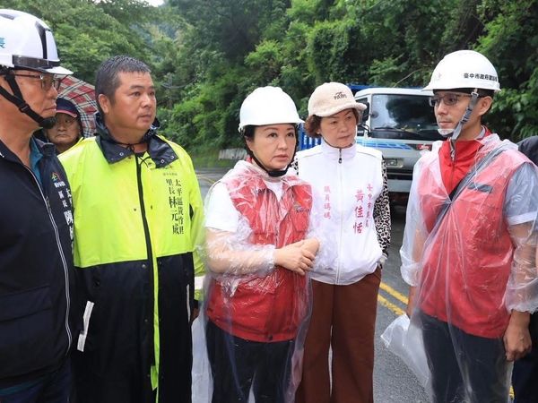 ▲▼盧秀燕公開愛用粉底。（圖／翻攝自FB/盧秀燕）