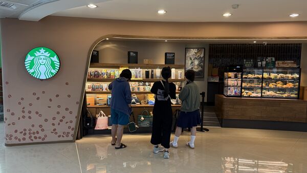 ▲彰基內的星巴克咖啡統一發票開200萬。（圖／民眾提供）