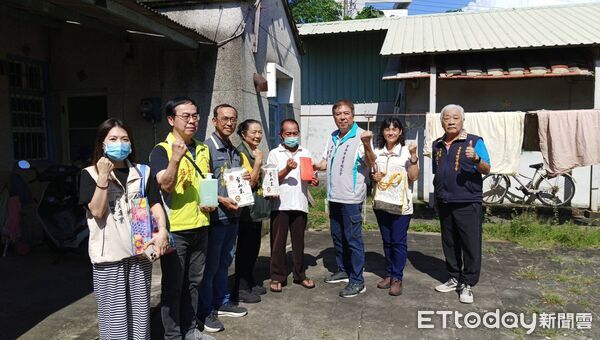 ▲台南市勞工局與五大總工會代表組隊訪視職災家庭，送上實質慰助與溫暖關懷。（圖／記者林東良翻攝，下同）