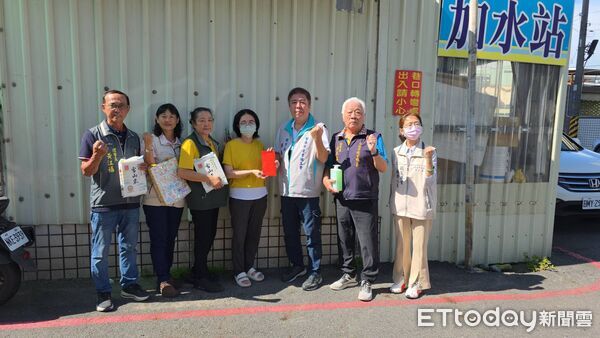 ▲台南市勞工局與五大總工會代表組隊訪視職災家庭，送上實質慰助與溫暖關懷。（圖／記者林東良翻攝，下同）