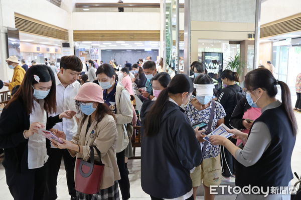 ▲▼花蓮慈院舉辦為期三天「慈濟智能健康管家APP」的限定快閃活動。（圖／慈濟醫學中心提供，下同）