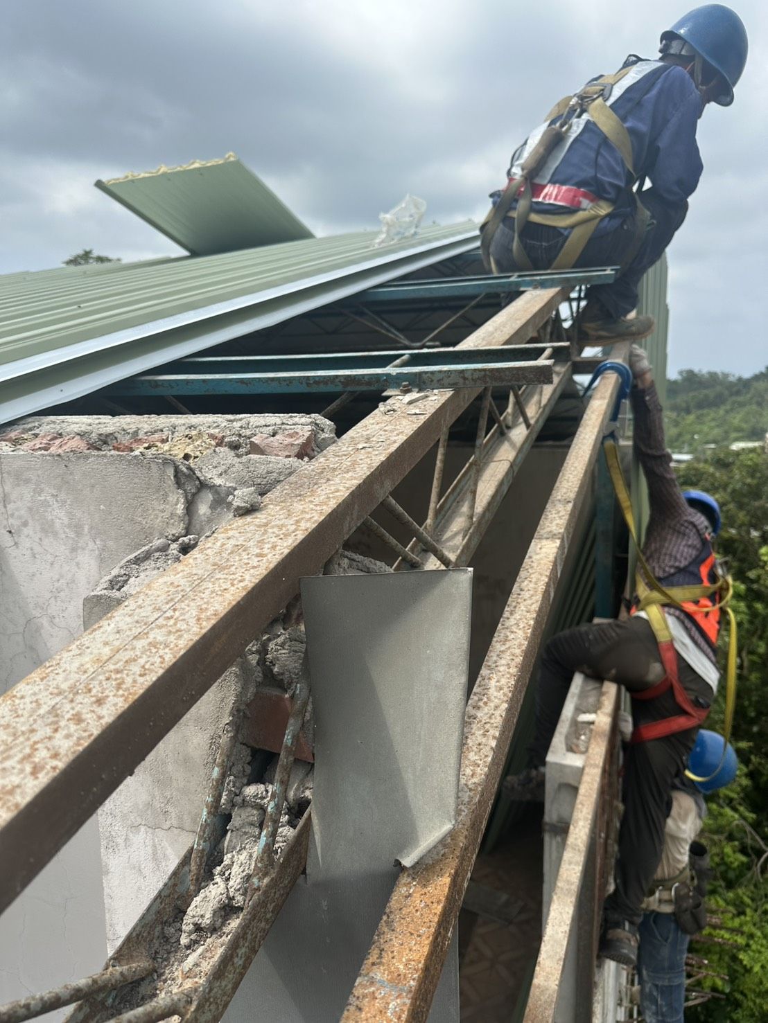 ▲▼鐵道局媒合廠商針對白河災損房屋修繕。（圖／鐵道局提供）