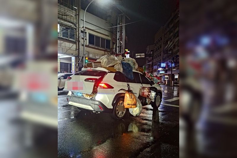 ▲▼台中休旅車跨界當垃圾車，恐怖的模樣嚇壞許多人。（圖／翻攝臉書／爆料公社）