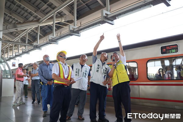 ▲立委鍾佳濱服務處與台鐵南區營運處共同會勘盤點屏東火車站漏水位置。（圖／鍾佳濱服務處提供）