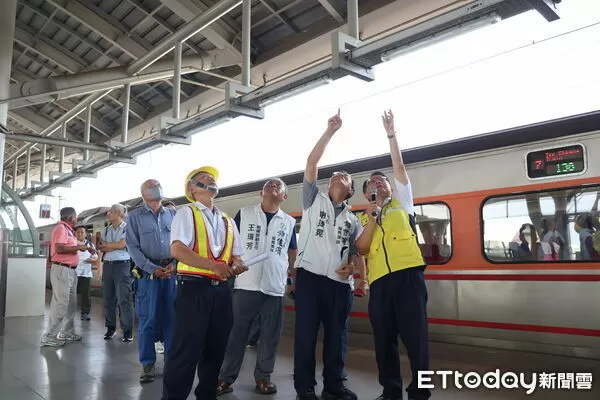 ▲立委鍾佳濱服務處與台鐵南區營運處共同會勘盤點屏東火車站漏水位置。（圖／鍾佳濱服務處提供）
