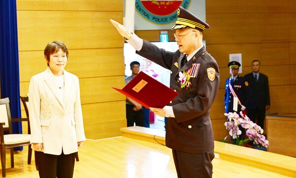 ▲中央警大校長黃明昭8月1日才上任就職未滿一週，遭爆料其碩士論文涉嫌抄襲，圖為宣誓就職。（資料照／中央警大提供）