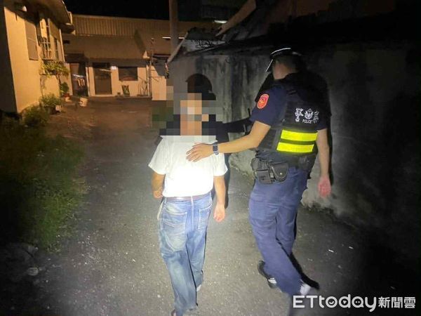 ▲台東豐里警耐心助迷途老翁返家。（圖／記者楊晨東翻攝）