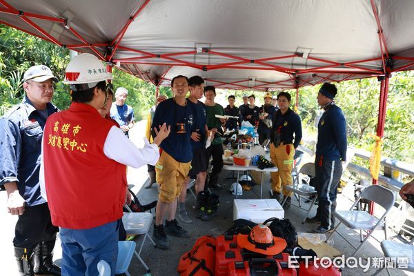 ▲▼豪雨重創！山區生活物資短缺　陳其邁「親送15頭豬」進部落。（圖／記者賴文萱翻攝）