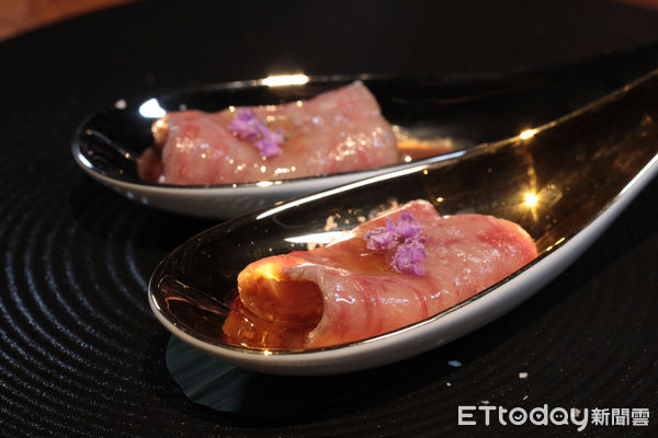 ▲厚切牛舌、牛筋炒飯招牌必吃　牛B燒肉8/15推新菜單「加送和牛菲力」 。（圖／記者黃士原攝）