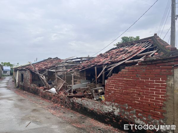▲颱風丹娜絲重創七股大潭里。（圖／記者蘇晏男攝）