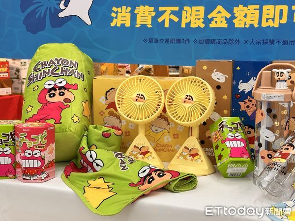 ▲▼家樂福中元檔期開跑，多項獨家、新品零食組合，還有蠟筆小新周邊加購。（圖／記者林育綾攝）