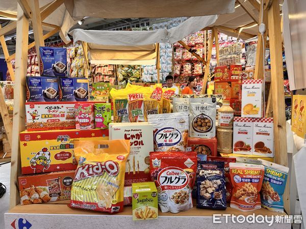 ▲▼家樂福中元檔期開跑，多項獨家、新品零食組合，還有蠟筆小新周邊加購。（圖／記者林育綾攝）