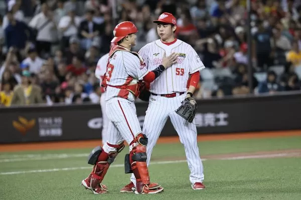 ▲陳冠偉、蔣少宏。（圖／味全龍提供）