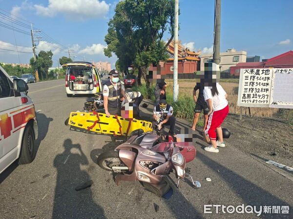 ▲高雄大寮發生兩機車擦撞。（圖／記者吳奕靖翻攝）