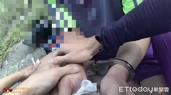 ▲里港警分局員警逮謝男酒駕超標送辦。（圖／記者陳崑福翻攝）