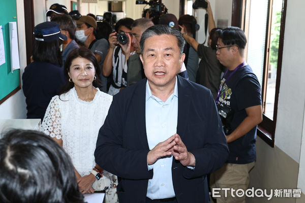 ▲立委王定宇出席國防及外交委員會不公開會議。（圖／記者林敬旻攝）