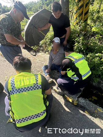 ▲男子騎機車閃猴子自摔送傷。（圖／記者陳崑福翻攝）