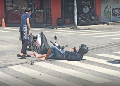 暴雨炸出「吃人坑洞」!彰化機車倒頭栽 騎士噴飛送醫