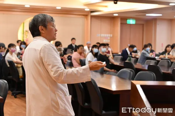 ▲▼骨科部由姚定國醫師分享「手術醫師角色及ERAS介入」，強調病人與團隊共同參與，是ERAS成功關鍵。（圖／慈濟醫學中心提供，下同）