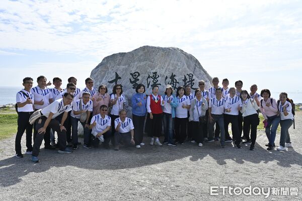 ▲▼雲林縣長張麗善率團隊來花蓮參訪並參觀正在七星潭舉辦的「曼波新城太平洋國際疊石藝術季」。（圖／花蓮縣政府提供，下同）