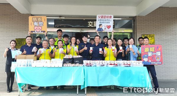 ▲潮州警友辦事處慰問潮州警分局員警。（圖／記者陳崑福翻攝）