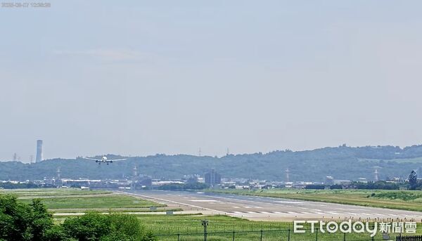 ▲▼長榮航空BR271航班因艙壓異常返回桃園機場。（圖／翻攝自YouTube／遊桃園 Taoyuan Travel）