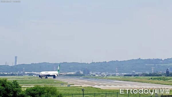 ▲▼長榮航空BR271航班因艙壓異常返回桃園機場。（圖／翻攝自YouTube／遊桃園 Taoyuan Travel）
