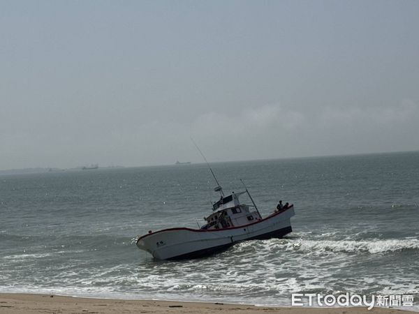 ▲金門船隻擱淺。（圖／記者林名揚翻攝，下同）