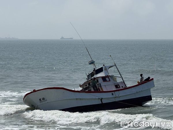 ▲金門船隻擱淺。（圖／記者林名揚翻攝，下同）