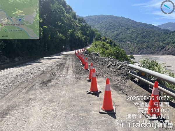 ▲▼豪雨狂炸路基流失！南橫寶來二橋至桃源區公所搶通　有條件通行。（圖／記者賴文萱翻攝）