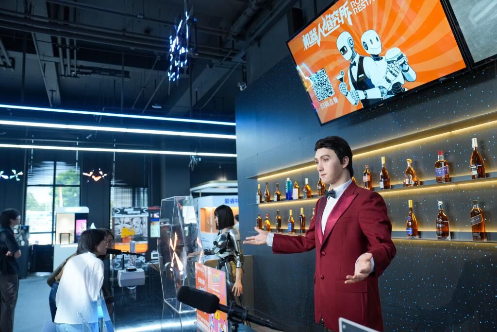 ▲具實驗性質的北京首間機器人餐廳「機器人焰究所」正式對外營業。（圖／翻攝新華社）