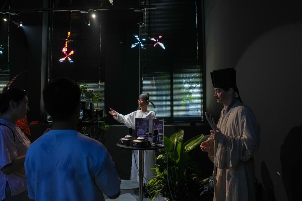 ▲具實驗性質的北京首間機器人餐廳「機器人焰究所」正式對外營業。（圖／翻攝新華社）