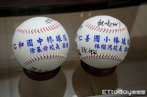 ▲▼學校除歡迎和感謝外也回贈小球員簽名紀念球。（圖／桃園市議會提供）