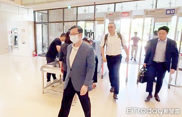 ▲前桃園市長鄭文燦今天第八度出庭，開庭前步入法院不發一語。（圖／記者沈繼昌攝）