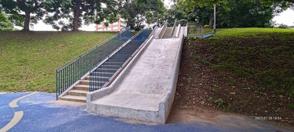 ▲台北市內湖區石潭公園遊戲場近日更新完工，除了新增7公尺高的鱷魚造型遊戲塔外，並加寬原本大受好評的磨石子滑梯。（圖／北市公園處提供）