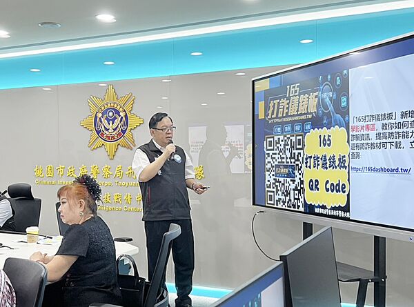 ▲桃園市警局刑警大隊經常辦理反詐騙宣導提醒市民防詐，圖為刑大大隊長鄺慶泰現身說法。（圖／市刑大提供）