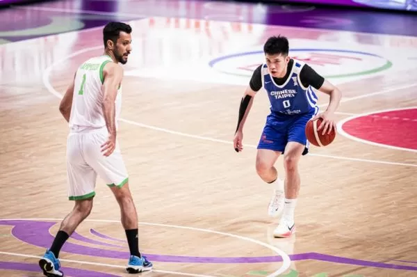 ▲中華男籃林庭謙、胡瓏貿。（圖／取自FIBA官網）