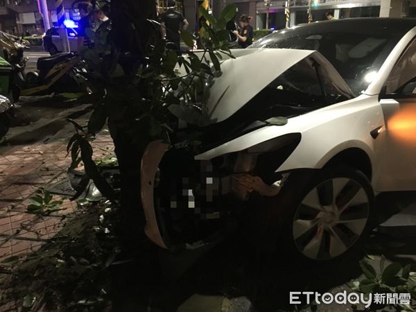 ▲▼高雄6傷車禍。（圖／記者翻攝）