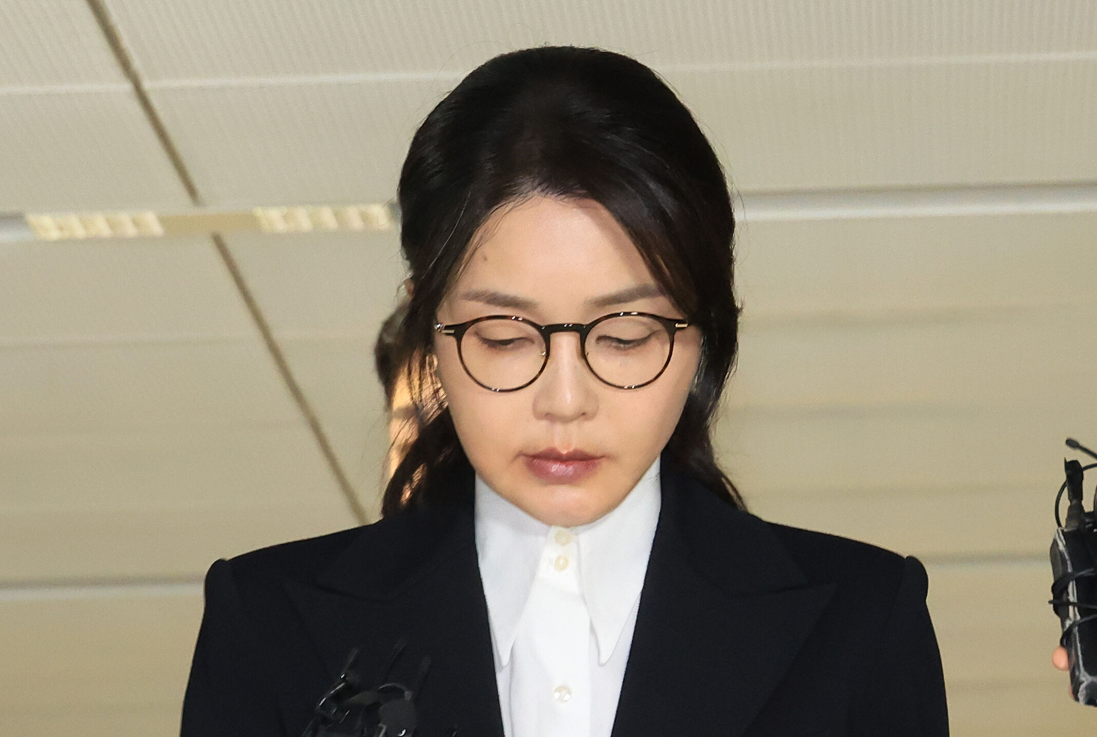 ▲▼南韓前第一夫人金建希6日前往接受特檢組偵訊調查。（圖／VCG）