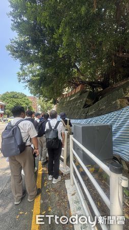 ▲南門段城垣殘蹟因連日豪雨沖刷，8月6日下午發生部分塌陷。（記者林東良翻攝，下同）