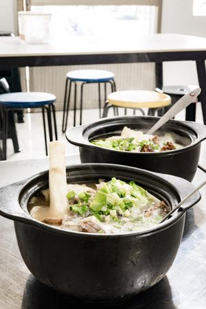 ▲▼老傳長砂鍋手工牛羊肉麵。（圖／部落客黑皮的旅遊筆記授權提供）