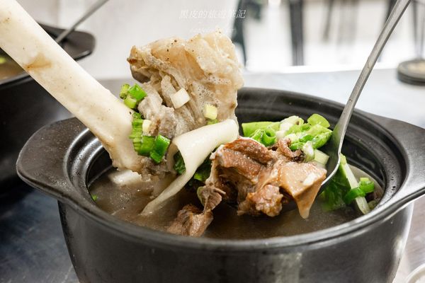 ▲▼老傳長砂鍋手工牛羊肉麵。（圖／部落客黑皮的旅遊筆記授權提供）