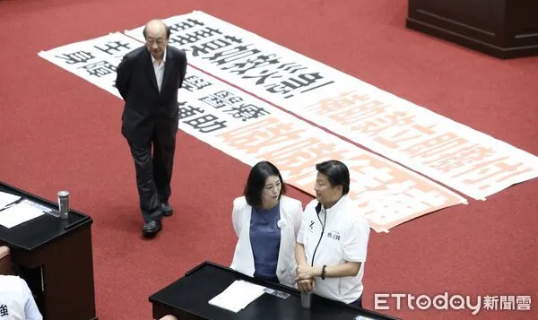 ▲▼柯建銘 吳思瑤 傅崐萁 王鴻薇  立法院院會 議場。（圖／記者屠惠剛攝）