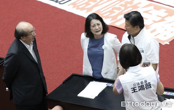 ▲▼柯建銘 吳思瑤 傅崐萁 王鴻薇  立法院院會 議場。（圖／記者屠惠剛攝）