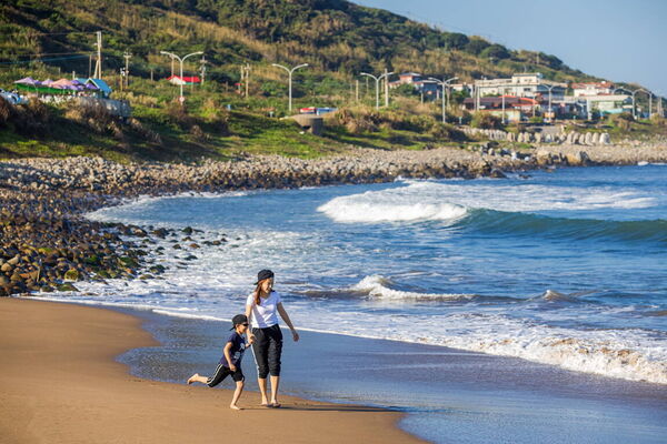 ▲金山中角灣,福隆雙溪河,大豹溪戲水景點現場有合格救生員駐守。（圖／新北市觀旅局提供）