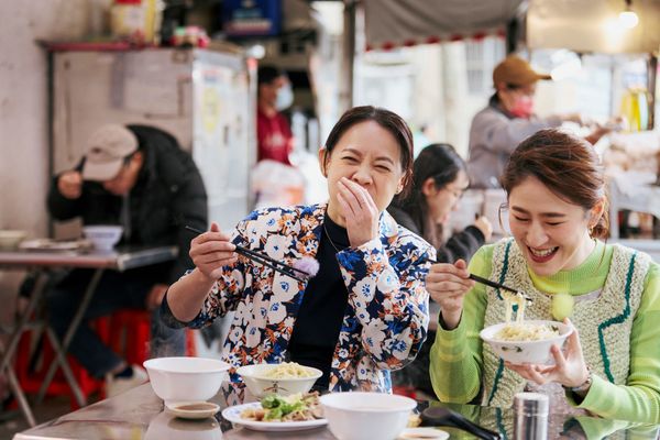 ▲百白與曾寶儀回到基隆的家。（圖／三立提供）